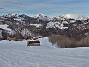 01 Salendo i pratoni innevati di Prato Giugno 1268 m) con vista verso le Grigne